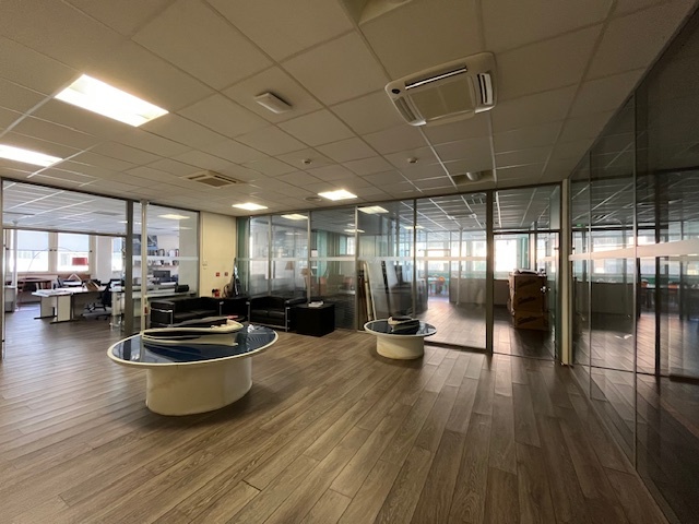 FOR SALE – FONTVIEILLE – RIGHT TO LEASE: OFFICE SP..