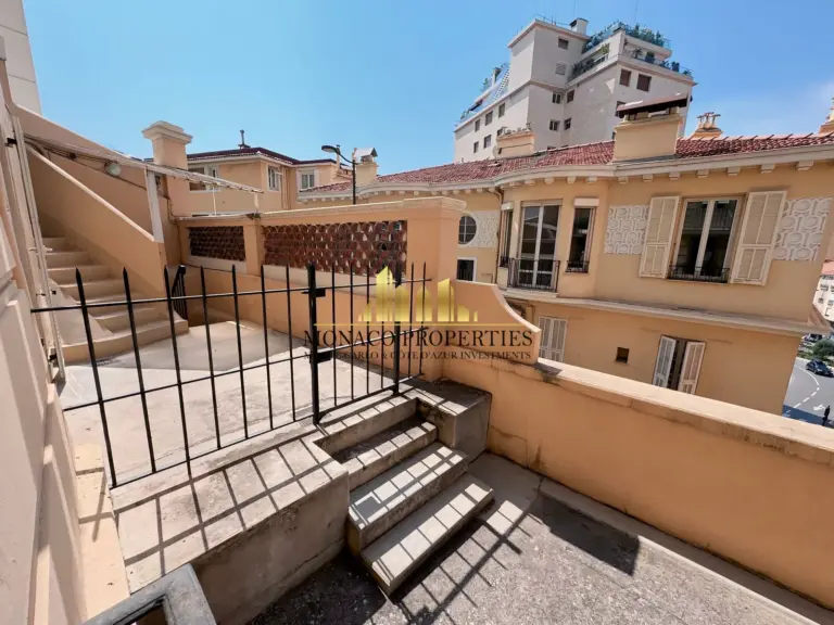 FOR SALE – MONTE-CARLO – 2-ROOM APARTMENT IN VILLA..