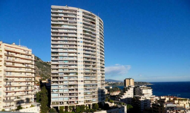 FOR RENT – LA ROUSSE – SAINT ROMAN – CELLAR IN CHÂ..