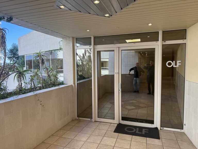 FOR RENT – JARDIN EXOTIQUE – SPACIOUS OFFICE FLOOR..