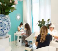 PAMPER ME GLAM

– Duration: 3.5 hours
– Price: €30..