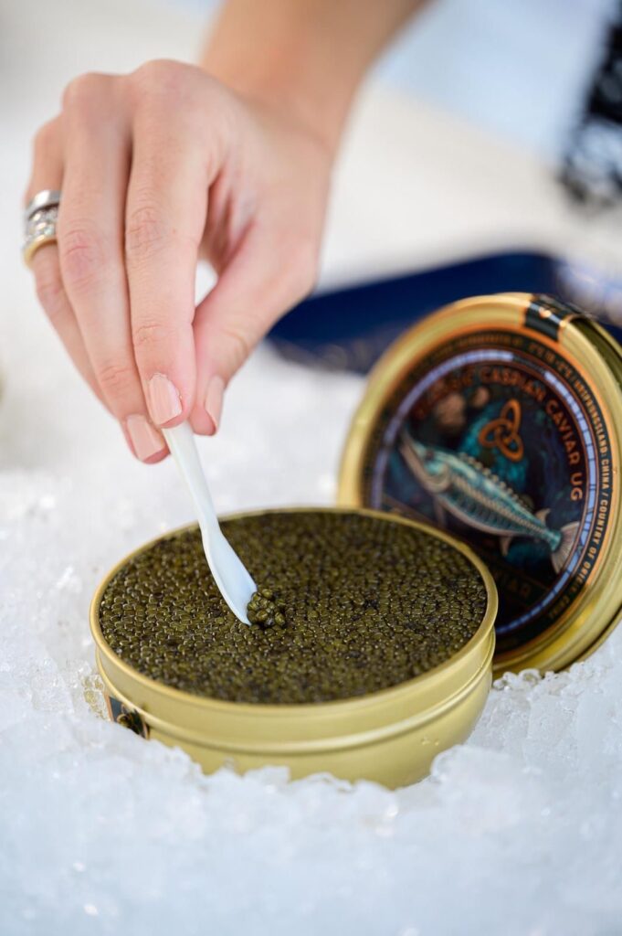 Savourez l’élégance raffinée du caviar Oscietre. O..
