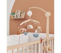 FOR SALE – BABOU & KENDI WOODEN MUSICAL MOBILE

Br..