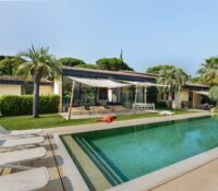 A few steps from the beaches of Pampelonne: contemporary villa in the heart of Ramatuelle