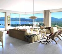 Sale 6 bedroom villa with sea view in a private estate in Grimaud