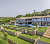 Breathtaking sea views - New contemporary property for sale in an exclusive estate on the outskirts of Saint-Tropez