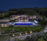 Contemporary villa for rent in Saint-Tropez - Sea view, 9 bedrooms and exceptional amenities
