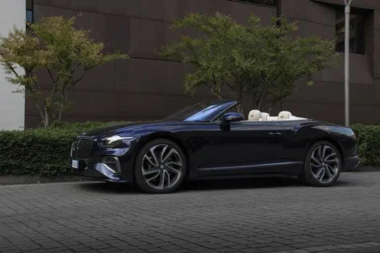 BENTLEY CONTINENTAL GTC SPEED RENTAL
Class: Luxury..