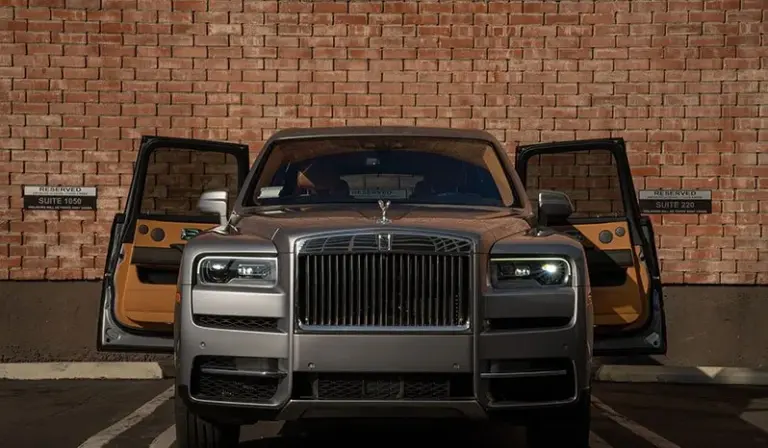 ROLLS-ROYCE CULLINAN SILVER RENTAL
Class: Ultra-Lu..
