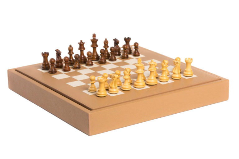 CHESS SET 35 CM – BUFFALO LEATHER | HECTOR SAXE

P..
