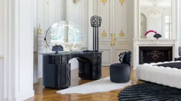 LA VIE EN ROSSY – FAN RUG

Price: €1,290
Design..