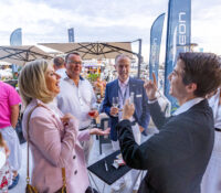 ✨ Valentin Bevy – Professional Magician ✨

Give ..