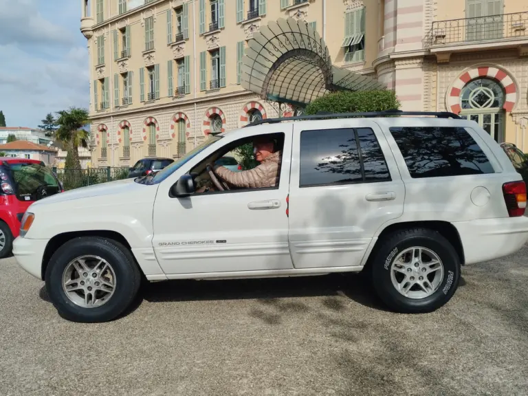 Grand Jeep Cherokee WJ series V8 4.7 ecco ethanol for country mountain tours in the back country of the mercantor national parks….