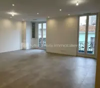 Large 5-room duplex renovated in the city center of CarnoLes