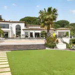 Sale contemporary villa with sea view in Grimaud – Featured