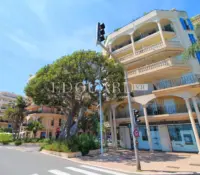 Parking space for rent in a high standing beachfront building with caretaker and video surveillance