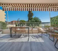 Ideally located in Villefranche sur Mer, charming three bedroom apartment with large terrace